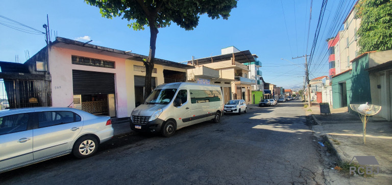 Imagem Sobrado com 9 Quartos à Venda,  em Riacho Das Pedras - Contagem