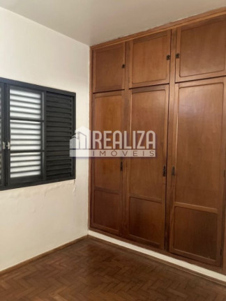 Imagem Casa com 3 Quartos à Venda, 300 m² em São Benedito - Uberaba Imagem Casa com 3 Quartos à Venda, 300 m² em São Benedito - Uberaba