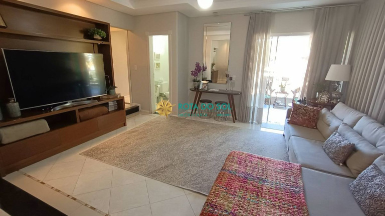 Imagem Casa com 5 Quartos à Venda, 300 m² em Centro - Bombinhas Imagem Casa com 5 Quartos à Venda, 300 m² em Centro - Bombinhas