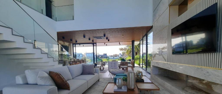 Imagem Casa com 5 Quartos à Venda, 200 m² em Arpoador - Xangri-lá Imagem Casa com 5 Quartos à Venda, 200 m² em Arpoador - Xangri-lá