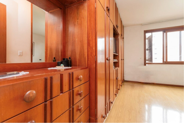 Imagem Imóvel com 3 Quartos à Venda, em Jardim Lindóia - Porto Alegre Imagem Imóvel com 3 Quartos à Venda, em Jardim Lindóia - Porto Alegre