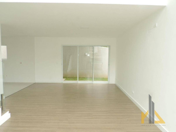 Imagem Casa com 3 Quartos à Venda, 240 m² em Pilarzinho - Curitiba