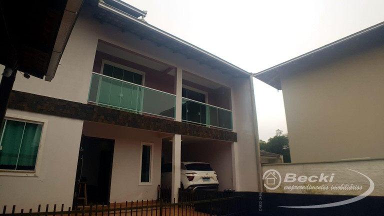 Imagem Sobrado com 3 Quartos à Venda, 200 m² em Santa Catarina - Joinville