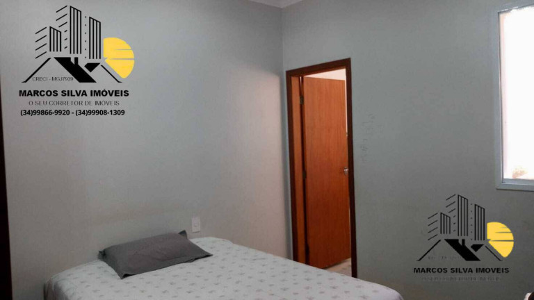 Imagem Casa com 4 Quartos à Venda, 360 m² em Santa Mônica - Uberlândia