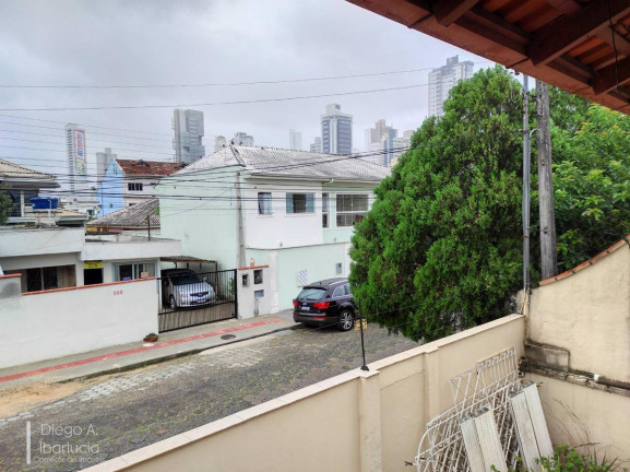 Imagem Casa com 8 Quartos à Venda, 264 m² em Centro - Balneário Camboriú Imagem Casa com 8 Quartos à Venda, 264 m² em Centro - Balneário Camboriú