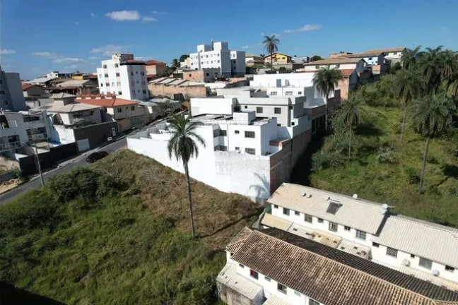 Terreno à Venda, 372 m² em R$302.000,00 // Nacional - Contagem