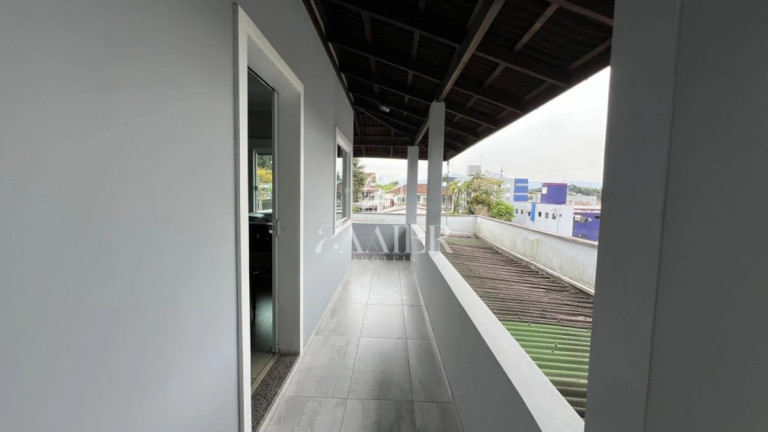 Sobrado com 5 Quartos à Venda, 270 m² em Bom Retiro - Joinville