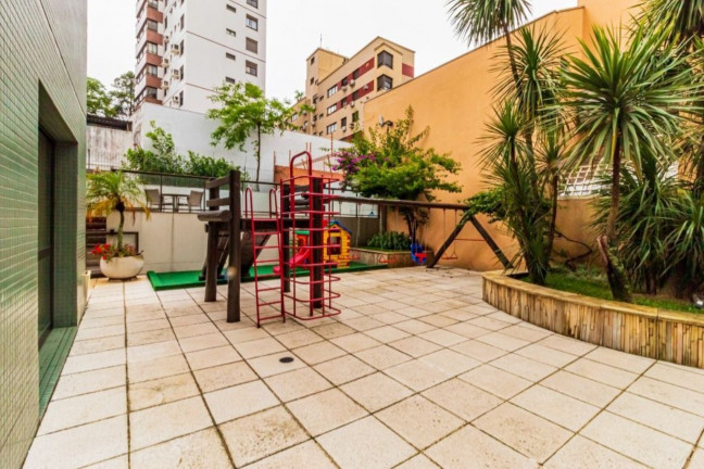 Imagem Imóvel com 3 Quartos à Venda, 244 m² em Rio Branco - Porto Alegre Imagem Imóvel com 3 Quartos à Venda, 244 m² em Rio Branco - Porto Alegre