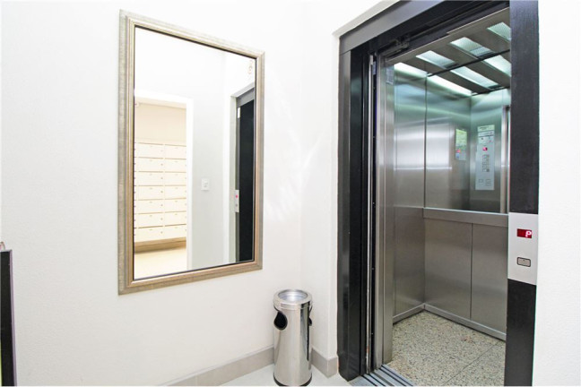 Sala Comercial à Venda, 35 m² em Rio Branco - Porto Alegre