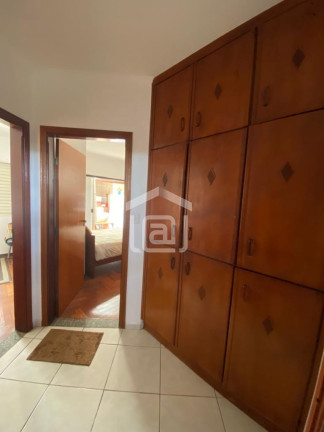Imagem Sobrado com 3 Quartos à Venda, 250 m² em Jardim Das Azaléias - Poços De Caldas Imagem Sobrado com 3 Quartos à Venda, 250 m² em Jardim Das Azaléias - Poços De Caldas