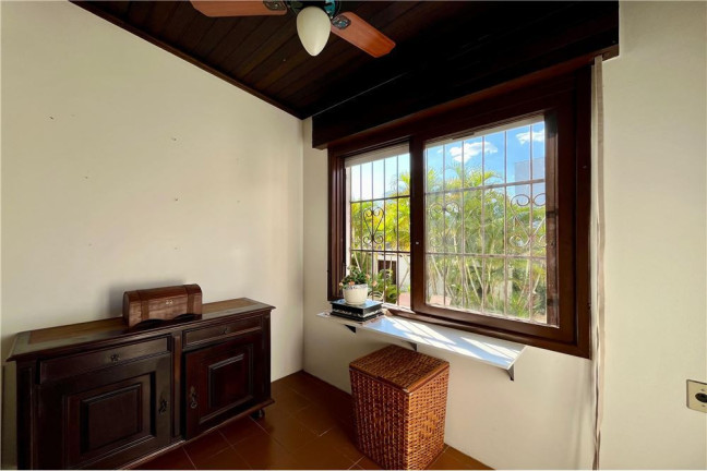 Imagem Casa com 3 Quartos à Venda, 300 m² em Jardim Carvalho - Porto Alegre Imagem Casa com 3 Quartos à Venda, 300 m² em Jardim Carvalho - Porto Alegre