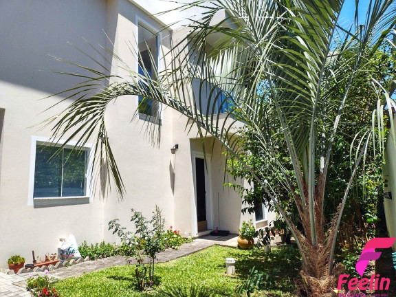 Imagem Casa com 3 Quartos à Venda, 200 m² em Campeche - Florianópolis
