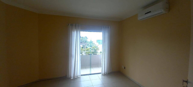 Imagem Casa com 3 Quartos para Alugar,  em Ponta Negra - Manaus