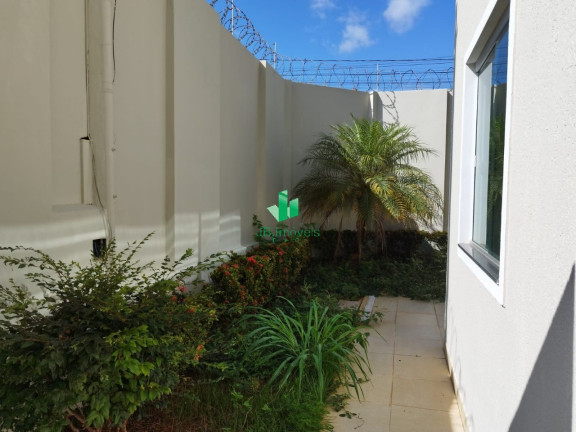 Imagem Casa com 4 Quartos para Alugar, 1 m² em Vila Guilhermina - Montes Claros Imagem Casa com 4 Quartos para Alugar, 1 m² em Vila Guilhermina - Montes Claros