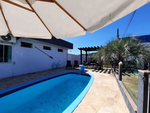 Imagem Casa com 3 Quartos para Temporada, 1 m² em Bombas - Bombinhas Imagem Casa com 3 Quartos para Temporada, 1 m² em Bombas - Bombinhas
