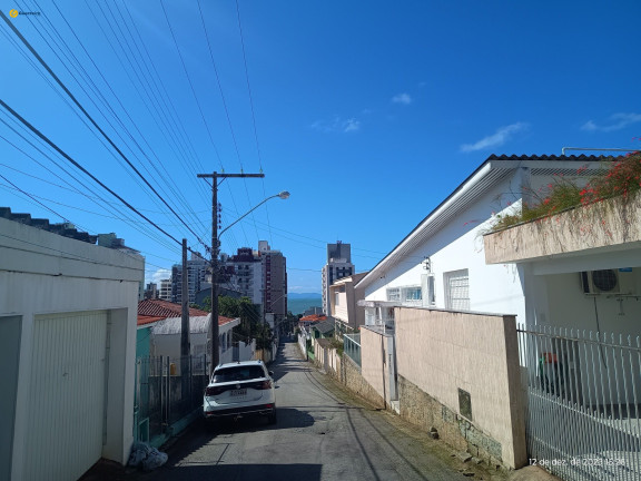 Imagem Casa com 3 Quartos à Venda, 124 m² em Agronômica - Florianópolis Imagem Casa com 3 Quartos à Venda, 124 m² em Agronômica - Florianópolis