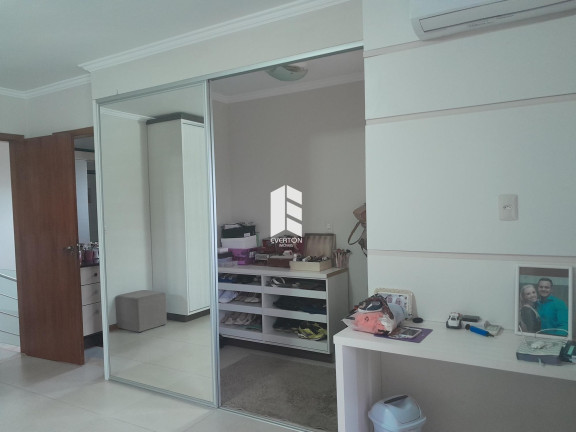 Imagem Casa com 3 Quartos à Venda, 220 m² em Juscelino Kubitschek - Santa Maria