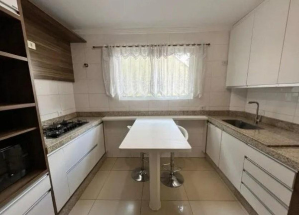 Imagem Casa com 3 Quartos à Venda, 250 m² em São Lourenço - Curitiba Imagem Casa com 3 Quartos à Venda, 250 m² em São Lourenço - Curitiba