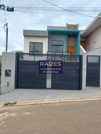 Casa com 3 Quartos à Venda,  em Bragança Paulista
