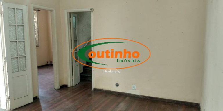 Imagem Casa com 7 Quartos à Venda, 234 m² em Tijuca - Rio De Janeiro Imagem Casa com 7 Quartos à Venda, 234 m² em Tijuca - Rio De Janeiro