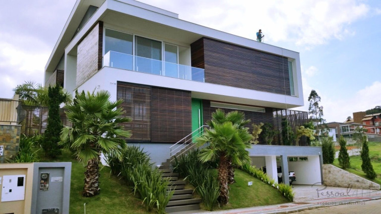 Foto do imóvel Casa com 4 Quartos à Venda, 760 m² em Cacupé - Florianópolis