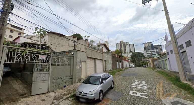 Imagem Casa com 3 Quartos à Venda, 235 m² em Colégio Batista - Belo Horizonte Imagem Casa com 3 Quartos à Venda, 235 m² em Colégio Batista - Belo Horizonte