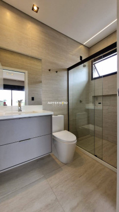 Imagem Imóvel com 4 Quartos à Venda, 250 m² Imagem Imóvel com 4 Quartos à Venda, 250 m²