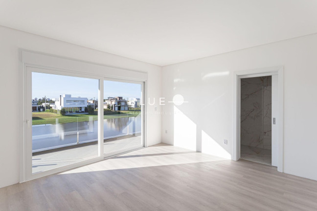 Imagem Casa de Condomínio com 4 Quartos à Venda, 308 m² em Centro - Torres
