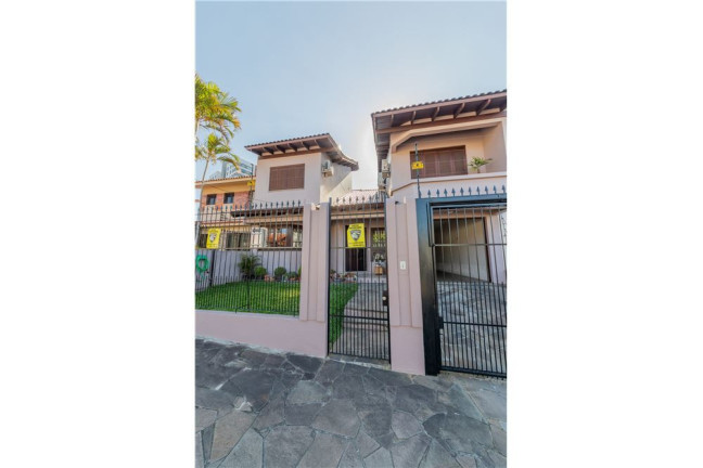 Imagem Casa com 3 Quartos à Venda, 302 m² em Jardim Europa - Porto Alegre