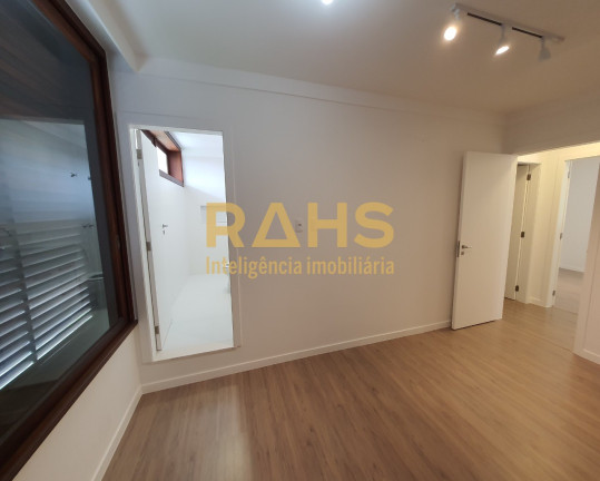 Imagem Casa com 3 Quartos à Venda, 300 m² em América - Joinville Imagem Casa com 3 Quartos à Venda, 300 m² em América - Joinville