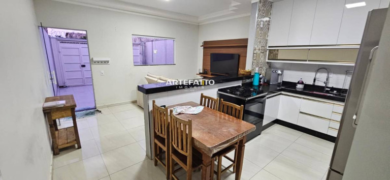 Imagem Casa com 2 Quartos à Venda, 125 m²