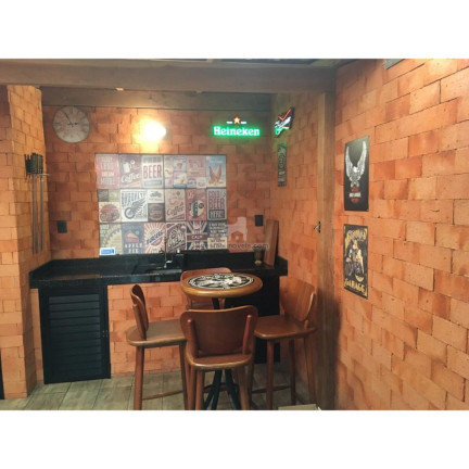 Sobrado com 2 Quartos à Venda, 100 m² em Santa Regina - Camboriú
