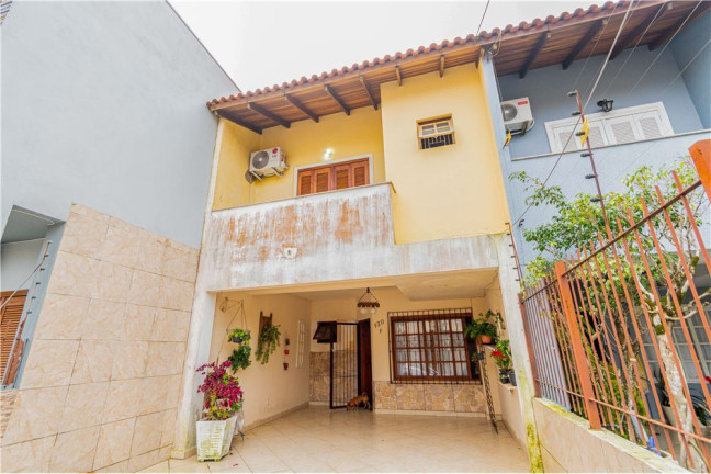 Casa à Venda,  em Guarujá - Porto Alegre
