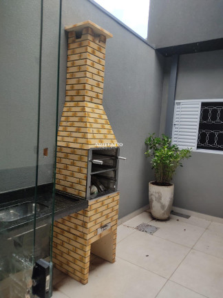 Imagem Casa com 2 Quartos à Venda, 75 m²
