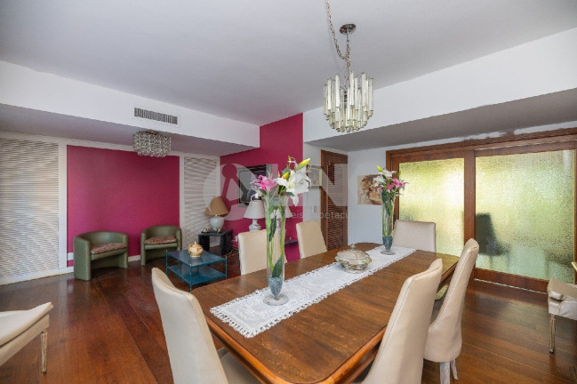 Imagem Apartamento com 3 Quartos à Venda, 247 m² em Petrópolis - Porto Alegre Imagem Apartamento com 3 Quartos à Venda, 247 m² em Petrópolis - Porto Alegre