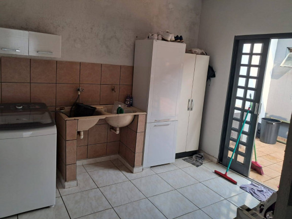 Imagem Casa com 3 Quartos à Venda, 190 m² em Jardim Dos Estados - Londrina