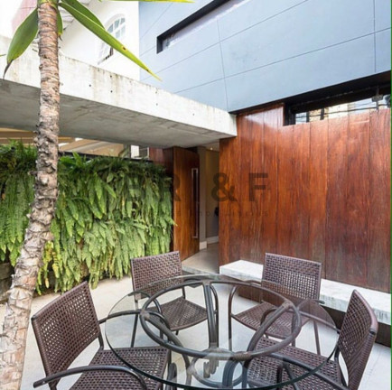 Imóvel Comercial à Venda ou Locação, 220 m² em Vila Nova Conceição - São Paulo