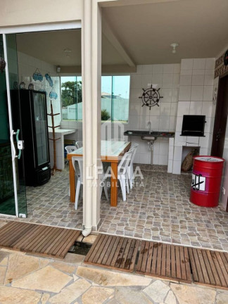 Imagem Casa com 3 Quartos para Temporada, 95 m² em Cambiju - Itapoá