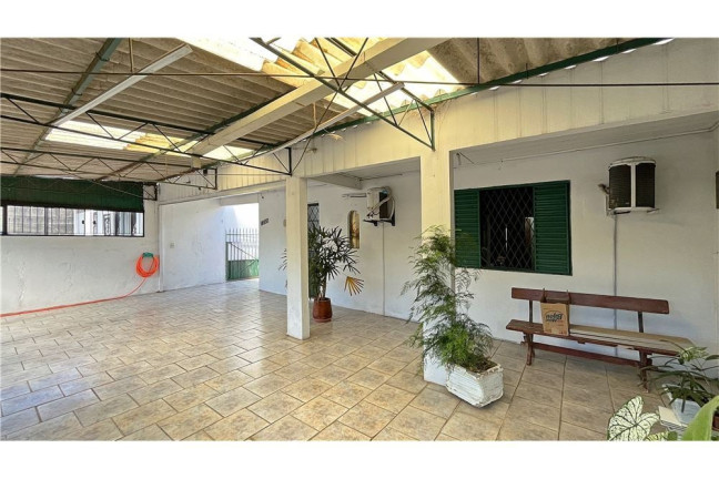 Imagem Casa com 3 Quartos à Venda, em Cristal - Porto Alegre Imagem Casa com 3 Quartos à Venda, em Cristal - Porto Alegre