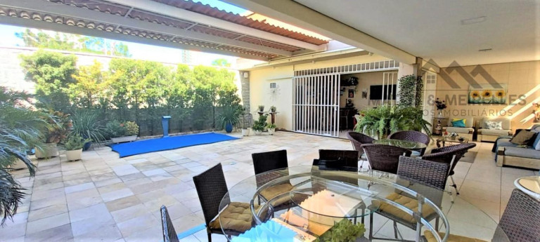 Imagem Casa com 8 Quartos à Venda, 500 m² em Centro - Fortaleza Imagem Casa com 8 Quartos à Venda, 500 m² em Centro - Fortaleza