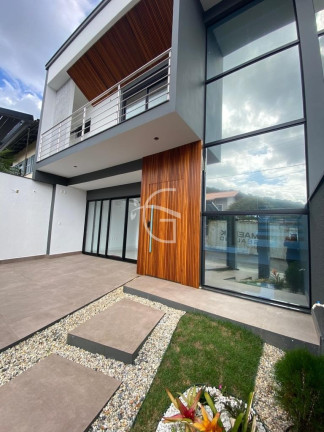 Imagem Casa com 3 Quartos à Venda, 156 m² em Saguaçu - Joinville Imagem Casa com 3 Quartos à Venda, 156 m² em Saguaçu - Joinville
