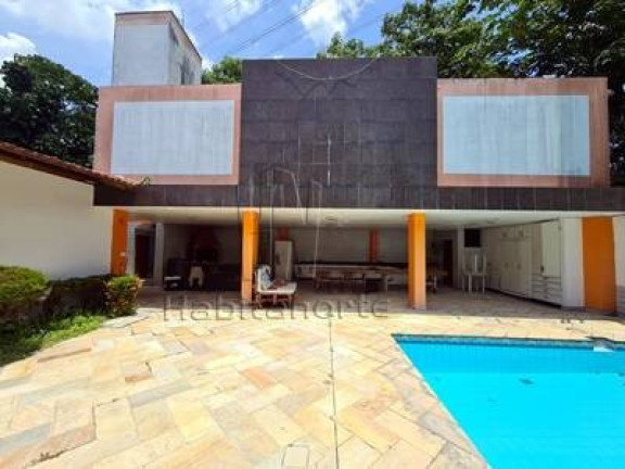 Casa com 6 Quartos à Venda,  em Manaus
