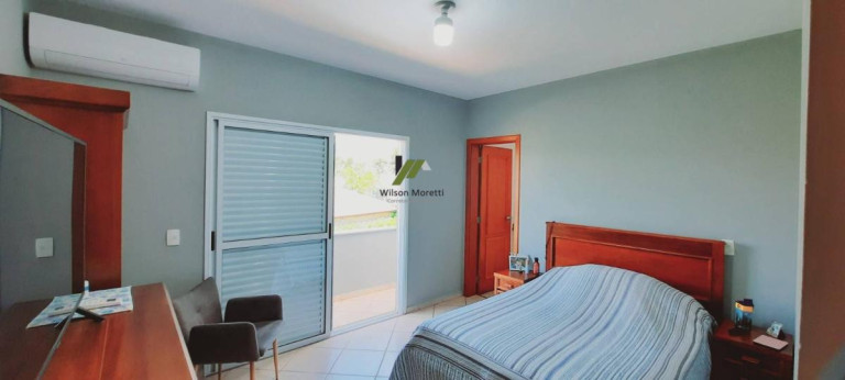 Imagem Casa de Condomínio com 4 Quartos à Venda, 380 m²
