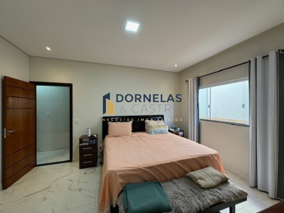 Imagem Casa com 3 Quartos à Venda, 400 m² em Guará I - Brasília Imagem Casa com 3 Quartos à Venda, 400 m² em Guará I - Brasília