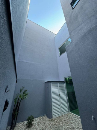 Imagem Sobrado com 3 Quartos à Venda, 180 m² em Praia Dos Amores - Balneário Camboriú Imagem Sobrado com 3 Quartos à Venda, 180 m² em Praia Dos Amores - Balneário Camboriú