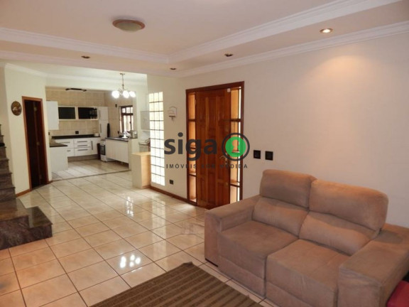 Casa com 3 Quartos à Venda, 210 m² em Vila Carrão - São Paulo
