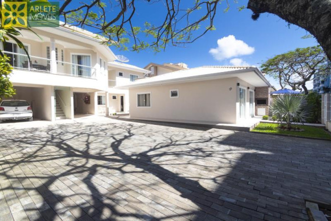 Imagem Casa com 3 Quartos para Alugar ou Temporada, 100 m² em Centro - Bombinhas