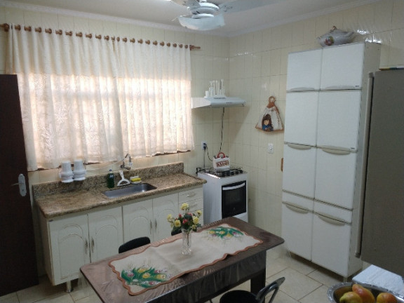 Imagem Casa com 3 Quartos à Venda, 260 m² em Bauru