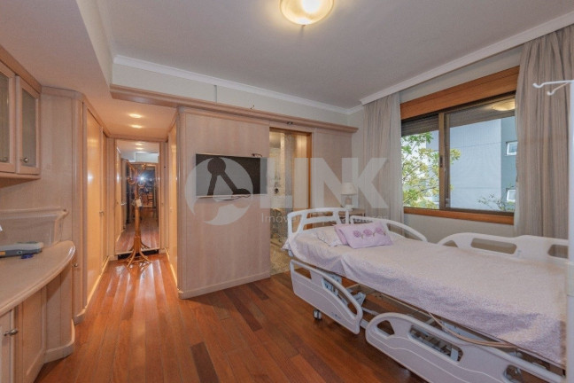 Imagem Apartamento com 3 Quartos à Venda, 196 m² em Auxiliadora - Porto Alegre