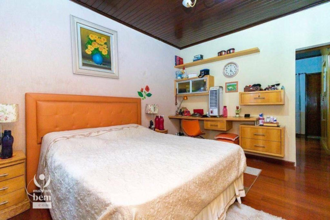 Imagem Sobrado com 4 Quartos à Venda, 398 m² em Bacacheri - Curitiba